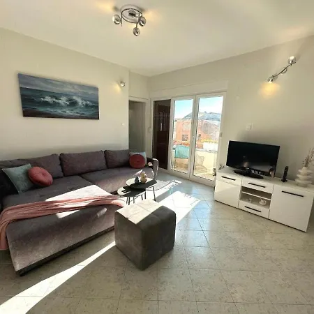 Appartement By The Sea - 24250