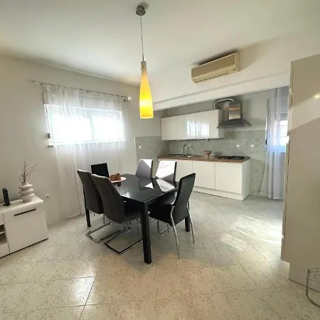 By The Sea - 24250 자다르