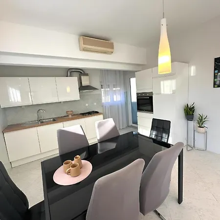 By The Sea - 24250 Apartment *